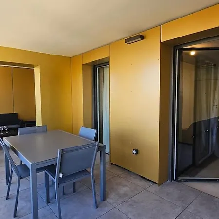 Elegant A Terrasse Et Parking