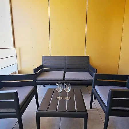 Elegant A Terrasse Et Parking Appartamento